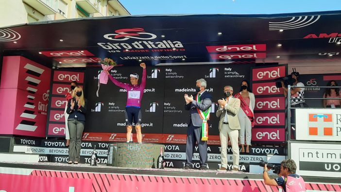 Arnaud Demare taglia il traguardo (Ph. Alpozzi D'Alberto Ferrari Paolone LaPresse)
