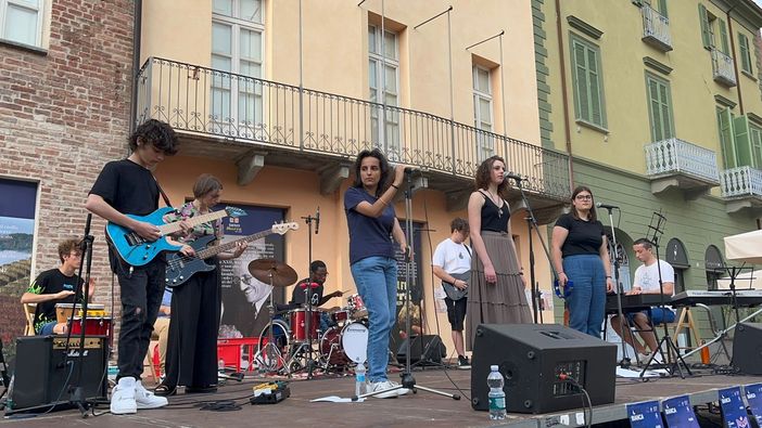 Al Alba “Stone and roses”, concerto del Jumble Music Lab nel Cortile della Maddalena