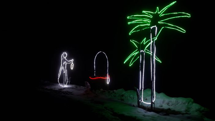 Mango, il presepe di luce illumina il paese fino al 6 gennaio