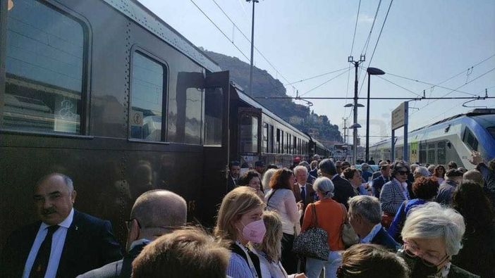 Partito il "Treno di Biancheri", l'omaggio per la riapertura della Nizza-Ventimiglia-Cuneo [FOTO E VIDEO]