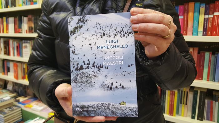 Al Caffè Letterario di Bra, Bernardo Negro legge ‘I piccoli maestri’ di Luigi Meneghello