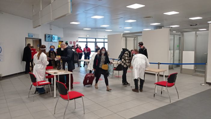 Passeggeri in arrivo a Caselle e Levaldigi sottoposti a controlli sanitari a campione