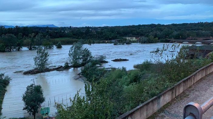 Resta l'allerta arancione, piena del Tanaro oltre la soglia di pericolo fino ad Alba (VIDEO)