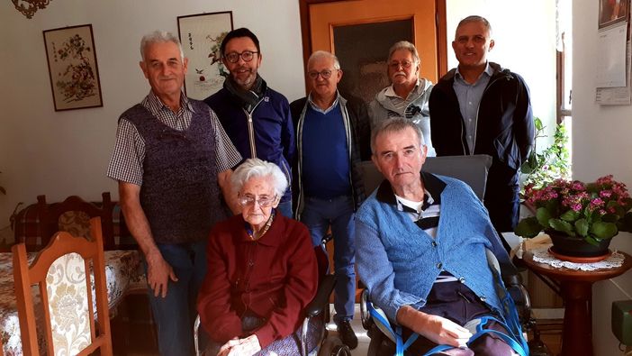 A Ceresole d'Alba un brindisi e tanti auguri per i 100 anni di Gemma Bosio Perlo