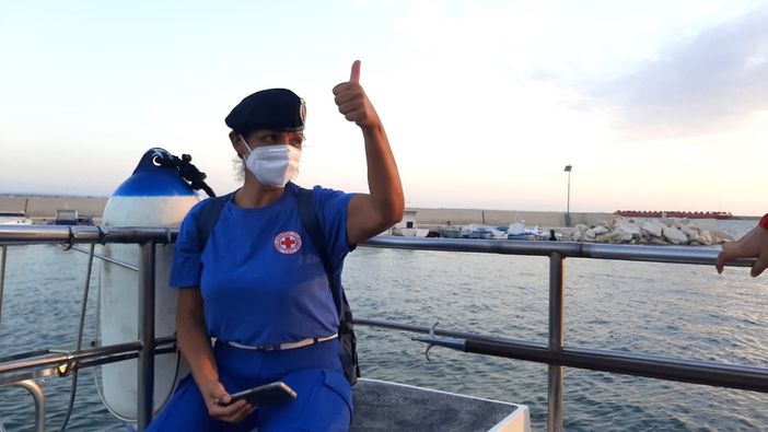 Infermiera della Croce Rossa albese sulla nave dei migranti in quarantena