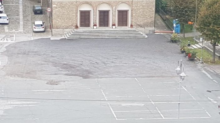 In foto particolare della piazza oggetto dei lavori