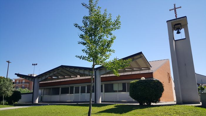 Nella foto la chiesa Beata Vergine del Rosario, nel quartiere Bescurone di Bra Nella foto la chiesa Beata Vergine del Rosario, nel quartiere Bescurone di Bra
