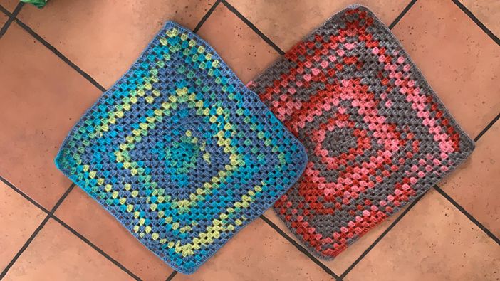 A Bra prosegue con successo l’idea ‘ferri ed uncinetti’, lanciata dall’Associazione ‘Noi come te’