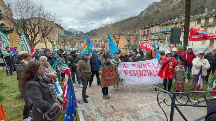 Manifestazione a Tenda per chiedere tempi certi sul tunnel, Vassallo: "Ci prendono in giro!" [FOTO E VIDEO]
