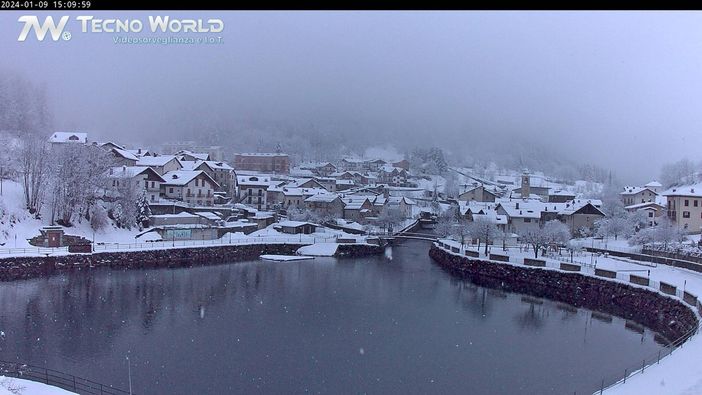 Deboli nevicate sulle cime della Granda Deboli nevicate sulle cime della Granda