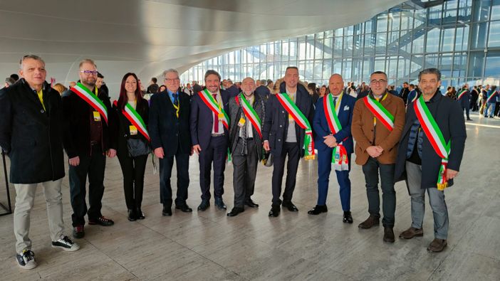 A Roma i sindaci dei piccoli comuni della Granda, appello a Poste Italiane: “Chiediamo lo sportello Postamat e orari più estesi” [FOTO e VIDEO]