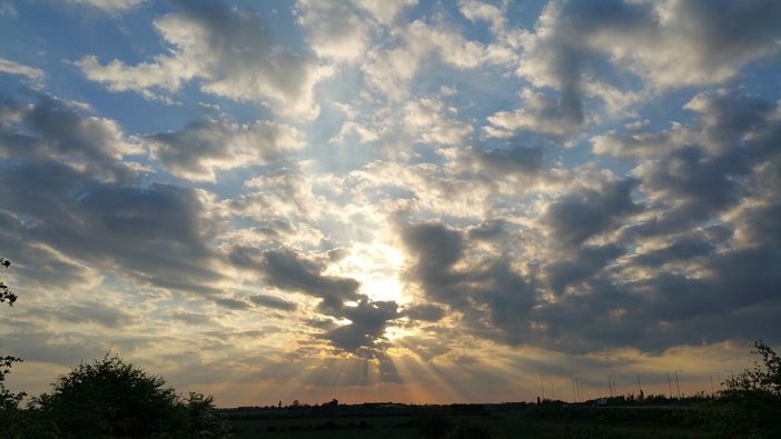 Settimana variabile, tra cieli nuvolosi, rapide perturbazioni e temperature ballerine