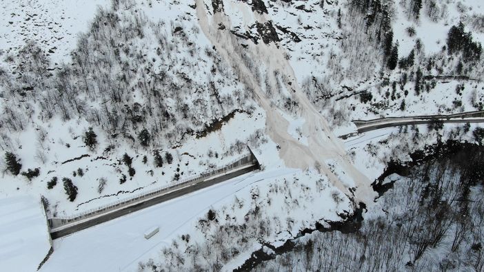 La valanga spontanea che si è staccata nei giorni scorsi a Sambuco, in valle Stura