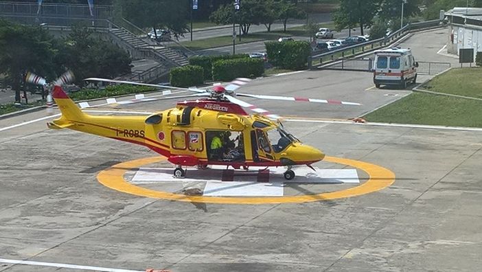 L'elisoccorso in fase di atterraggio al CTO di Torino