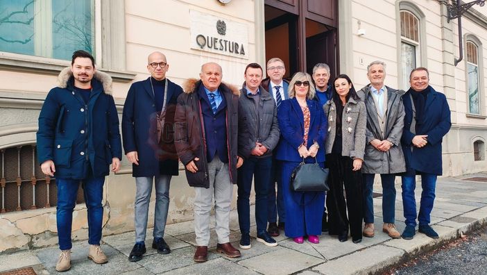 Anche a Cuneo la solidarietà di Fratelli d'Italia alle forze dell'ordine Anche a Cuneo la solidarietà di Fratelli d'Italia alle forze dell'ordine