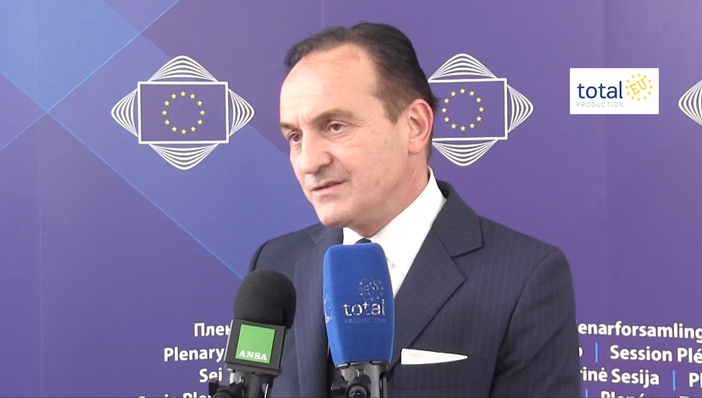 Da Bruxelles, Cirio sui dazi: "La decisione di Trump è sbagliata. L'Europa reagisca ma non chiuda al dialogo" [VIDEO]