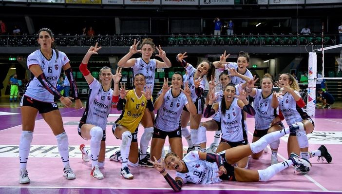 La gioia della BOSCA S.BERNARDO CUNEO al termine del match (credit Danilo Ninotto)