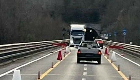 Viadotto Uveghi, divieto ai camion oltre le 7,5 tonnellate, ma le violazioni continuano
