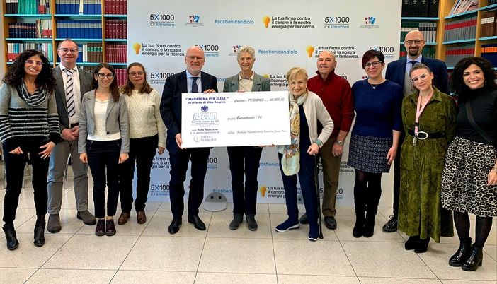 L'assegno da 40mila euro all'Istituto di Candiolo