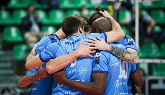 Volley maschile A2, playoff - Cuneo verso il primo atto della semifinale, Serniotti: "Orgogliosi di essere ancora in corsa, affrontiamo Taranto con coraggio"