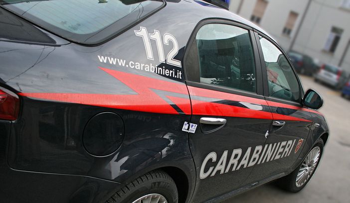 Fossano, fermato con una pistola rubata in auto: arrestato dai carabinieri