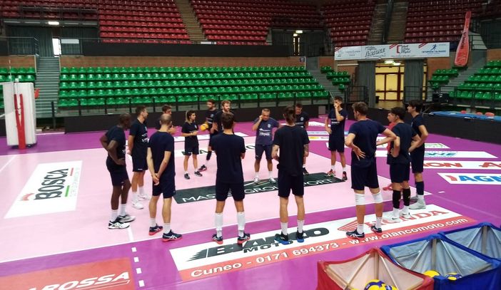 Volley maschile: Cuneo al lavoro, le dichiarazioni di Serniotti e Tiozzo (VIDEO)