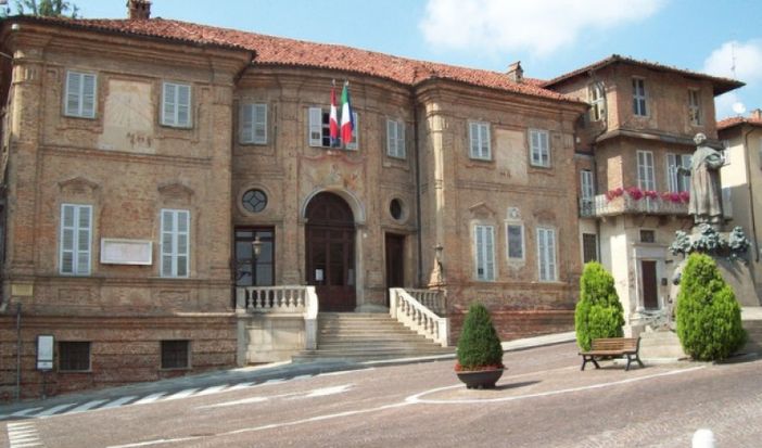 Le scuole di Bra in gara per raccogliere i sacchi arancioni inutilizzati Le scuole di Bra in gara per raccogliere i sacchi arancioni inutilizzati