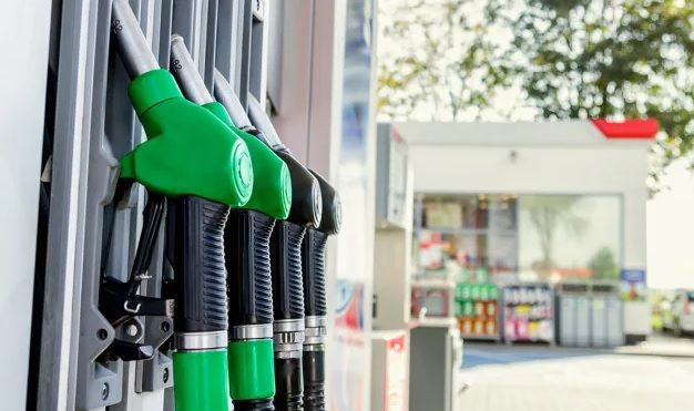 Benzina e gasolio, esodo estivo senza rincari ma viaggiare è comunque un salasso: l'analisi del Codacons Benzina e gasolio, esodo estivo senza rincari ma viaggiare è comunque un salasso: l'analisi del Codacons