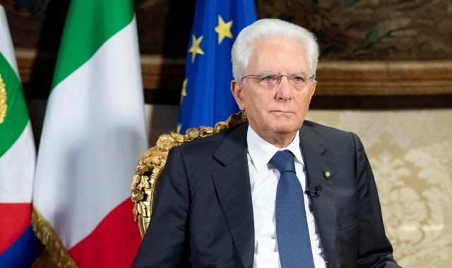 La rielezione di Mattarella manda in pezzi le coalizioni di centrodestra e centrosinistra La rielezione di Mattarella manda in pezzi le coalizioni di centrodestra e centrosinistra
