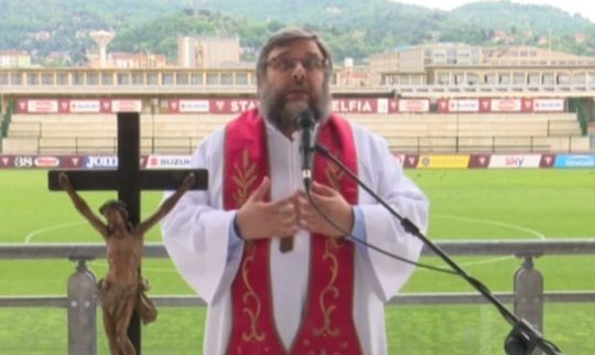 Don Riccardo Robella in una foto di repertorio Don Riccardo Robella in una foto di repertorio