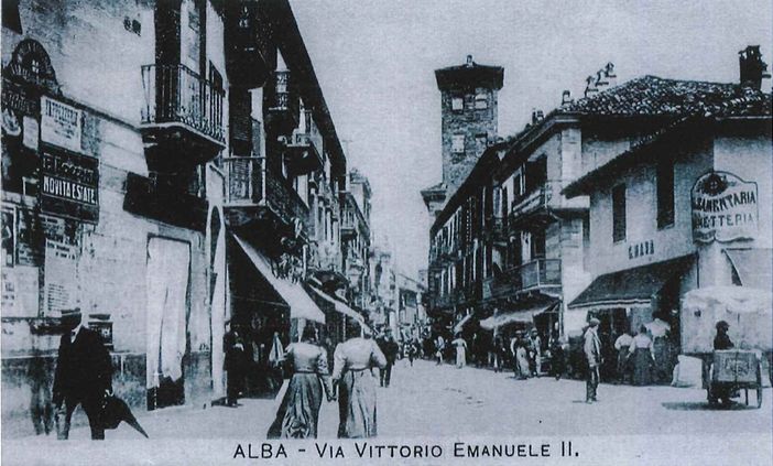 Alcune delle immagini protagoniste della proiezione tenuta nel novembre scorso, ora parte del volume curato da Nando Vioglio Alcune delle immagini protagoniste della proiezione tenuta nel novembre scorso, ora parte del volume curato da Nando Vioglio