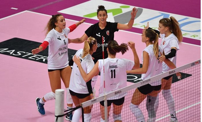 Un’esultanza delle gatte dopo un punto (credit Danilo Ninotto)