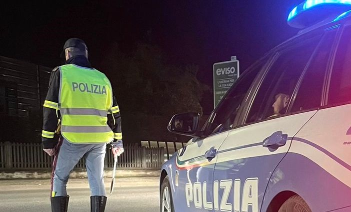 Controlli della Polizia Stradale: saltano quattro patenti per guida in stato di ebbrezza alcolica Controlli della Polizia Stradale: saltano quattro patenti per guida in stato di ebbrezza alcolica