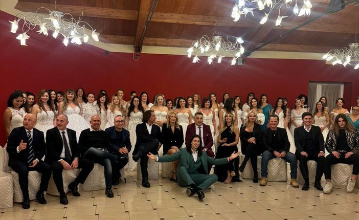 Celebrità e 90 coppie di sposi da tutto il Piemonte siglano la riuscita dei 21 anni del “Gran Galà degli Sposi” al Lago dei Salici di Caramagna Piemonte [VIDEO E FOTO]