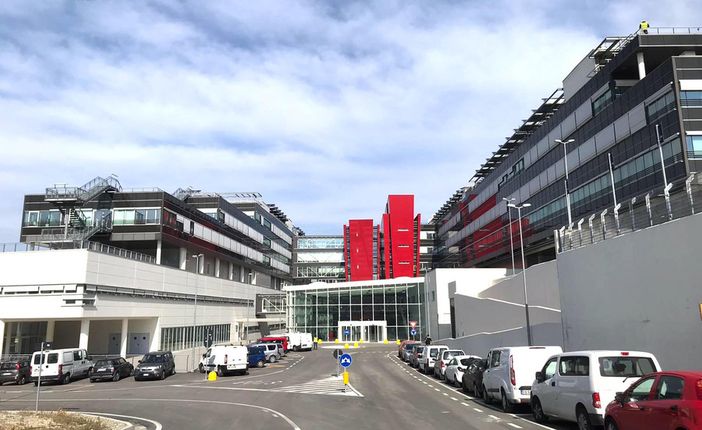 L'ingresso Verduno del nuovo ospedale di Alba e Bra L'ingresso Verduno del nuovo ospedale di Alba e Bra