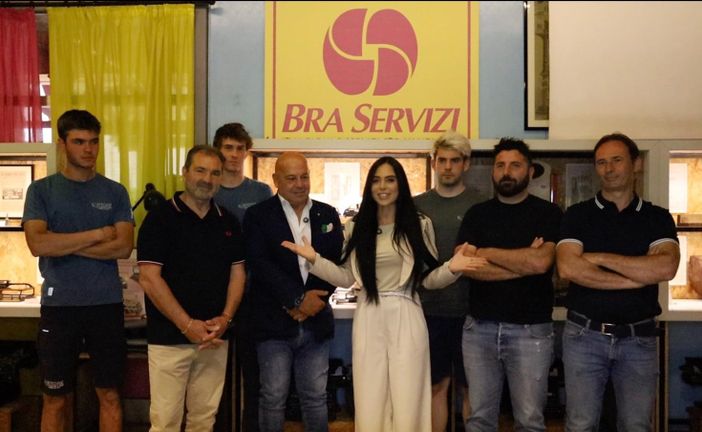 Partendo da sinistra: Pietro Sartore, Salvatore Cottone, Mario Sartore, Giuseppe Cavaliere Piumatti, la conduttrice Flavia Monteleone, Alberto Sartore, Luca Gazzera e Domenica Scarzello