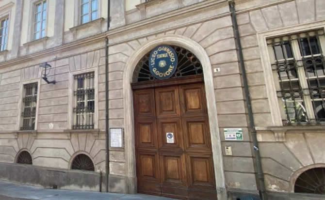 L'ingresso del liceo classico "G. Govone" di Alba: 140 anni di storia