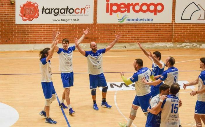 L'esultanza dei monregalesi dopo la vittoria di Novi