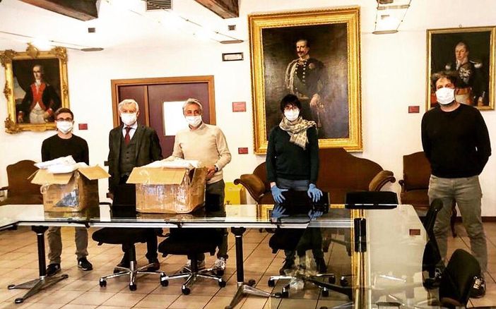 Alba, una mascherina per ogni famiglia: partita la distribuzione Alba, una mascherina per ogni famiglia: partita la distribuzione