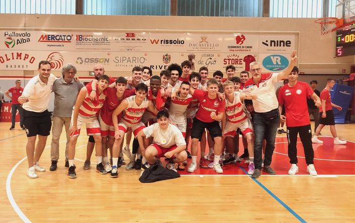 Basket: l'Olimpo Alba esulta per la la salvezza in D1, grande festa al PalaLanghe