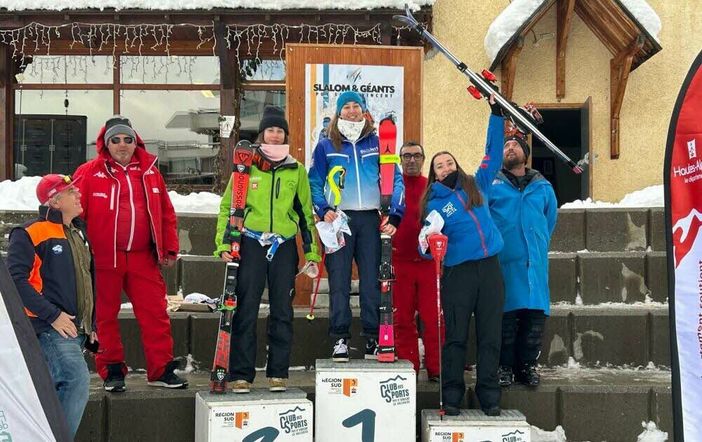 La premiazione del secondo Slalom femminile FIS-NJR disputato a Puy-Saint-Vincent La premiazione del secondo Slalom femminile FIS-NJR disputato a Puy-Saint-Vincent