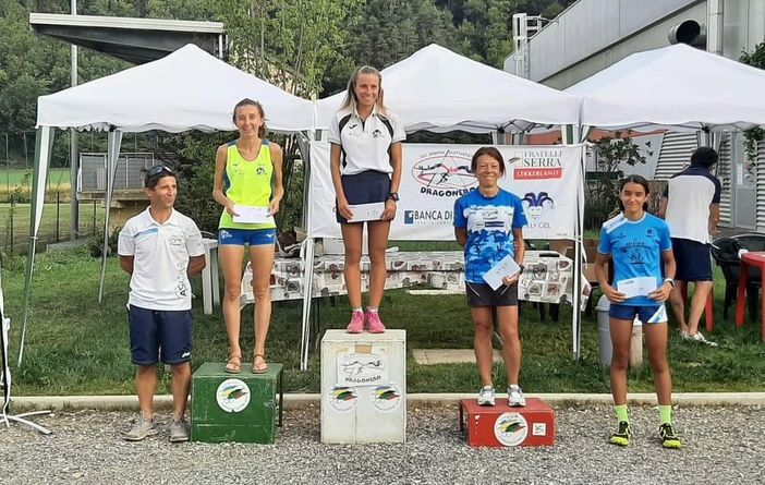 Il podio femminile della Dronero/Montemale (foto organizzatori - sito fidal piemonte)