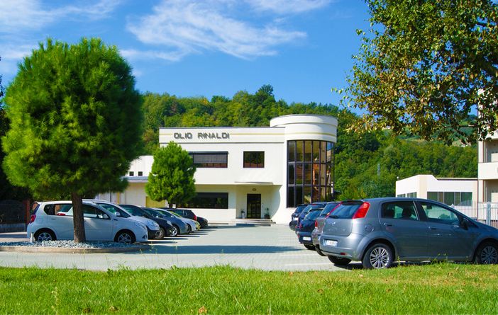 La sede della Olio Rinaldi, in via Alba-Cortemilia (dal sito aziendale)