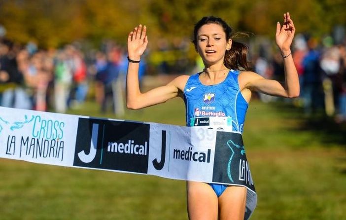 Anna Arnaudo nella prima edizione del Cross di Venaria (foto Benedetto - sito fidal piemonte)