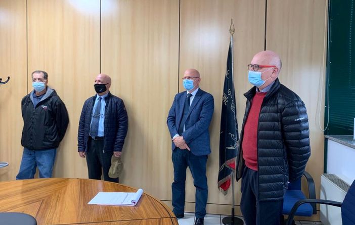 Un momento dell'incontro tenuto stamattina nella sede dell'Ascom braidese Un momento dell'incontro tenuto stamattina nella sede dell'Ascom braidese