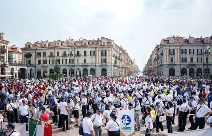 Bande in festa a Cuneo: centinaia di musicisti e majorettes per i 70 anni di ANBIMA Bande in festa a Cuneo: centinaia di musicisti e majorettes per i 70 anni di ANBIMA