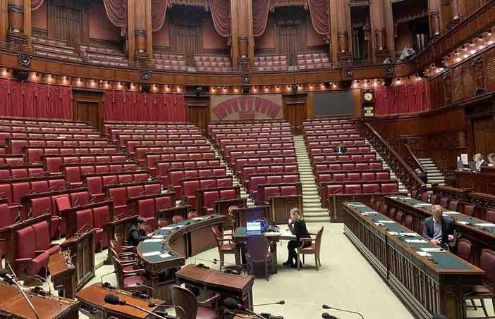 E' in atto una gara a nominare esperti e commissari... ma l’abuso dell’istituto della delega rischia di minare la Democrazia