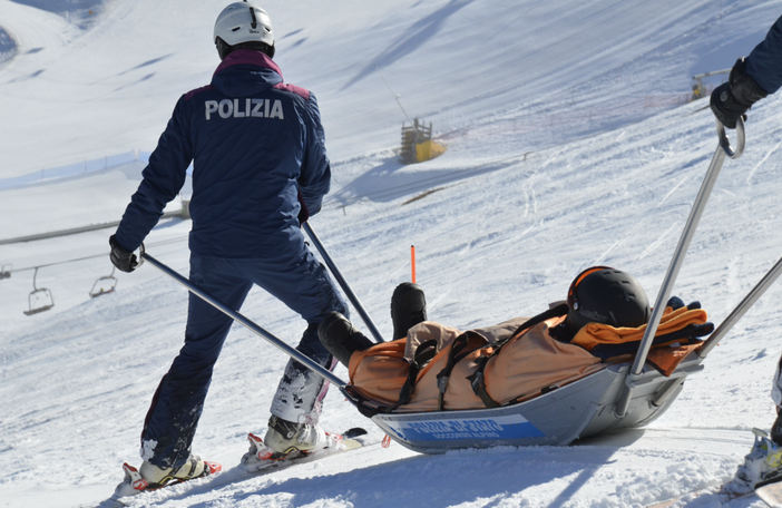 Bambini bloccati nel fuoripista dell’impianto sciistico di Prato Nevoso: soccorsi dalla Polizia di Stato Bambini bloccati nel fuoripista dell’impianto sciistico di Prato Nevoso: soccorsi dalla Polizia di Stato