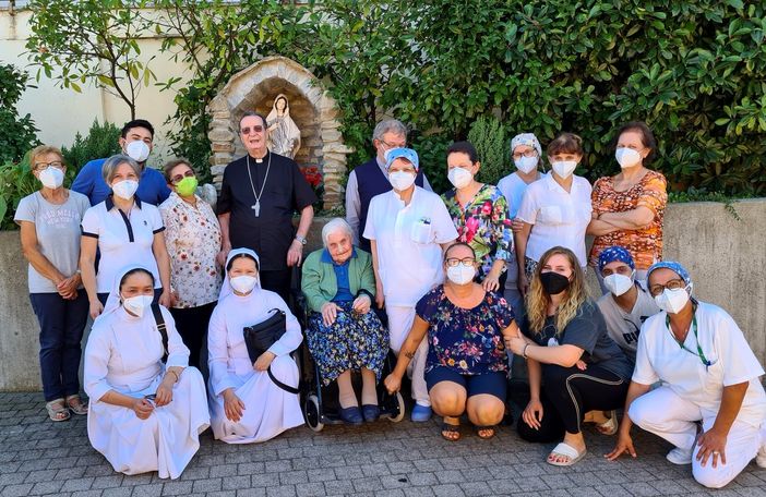 Castiglione Tinella, il cardinale Lajolo in visita alla residenza Sant’Andrea Castiglione Tinella, il cardinale Lajolo in visita alla residenza Sant’Andrea