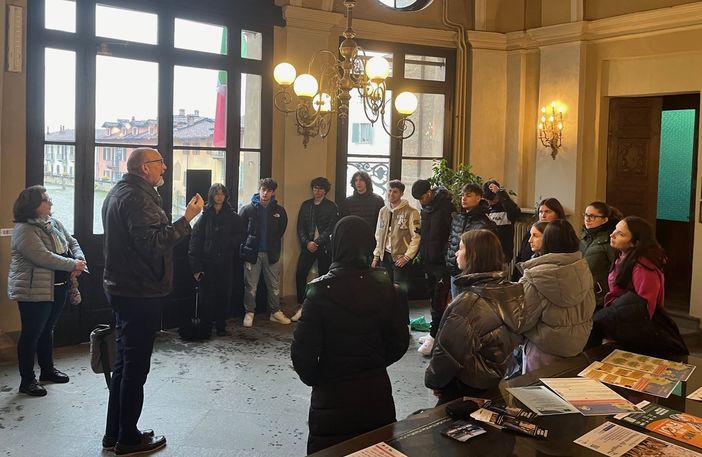 Bra, visita guidata in municipio per gli studenti del “Guala”